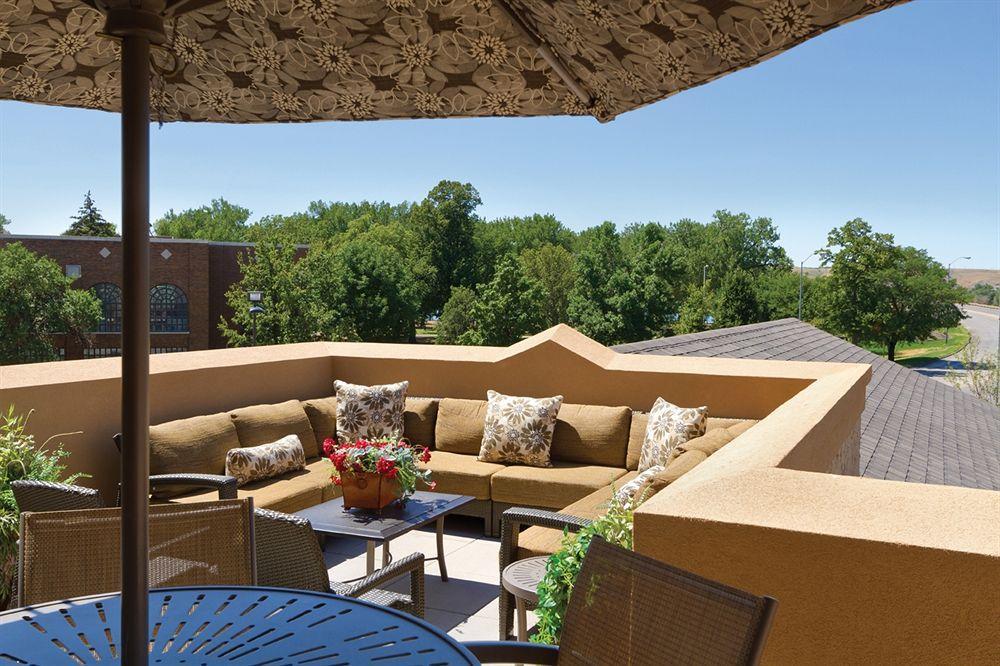 Clubhouse Hotel And Suites Pierre Exterior photo