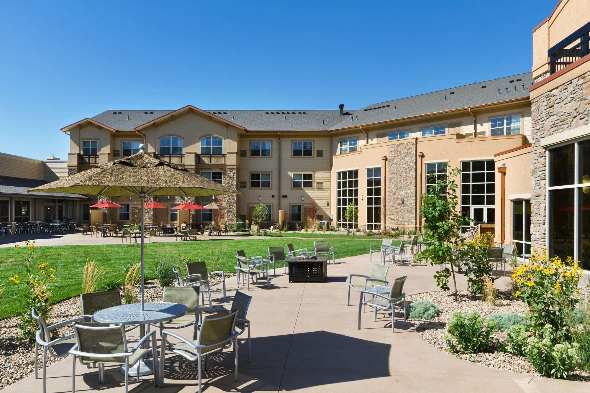 Clubhouse Hotel And Suites Pierre Exterior photo
