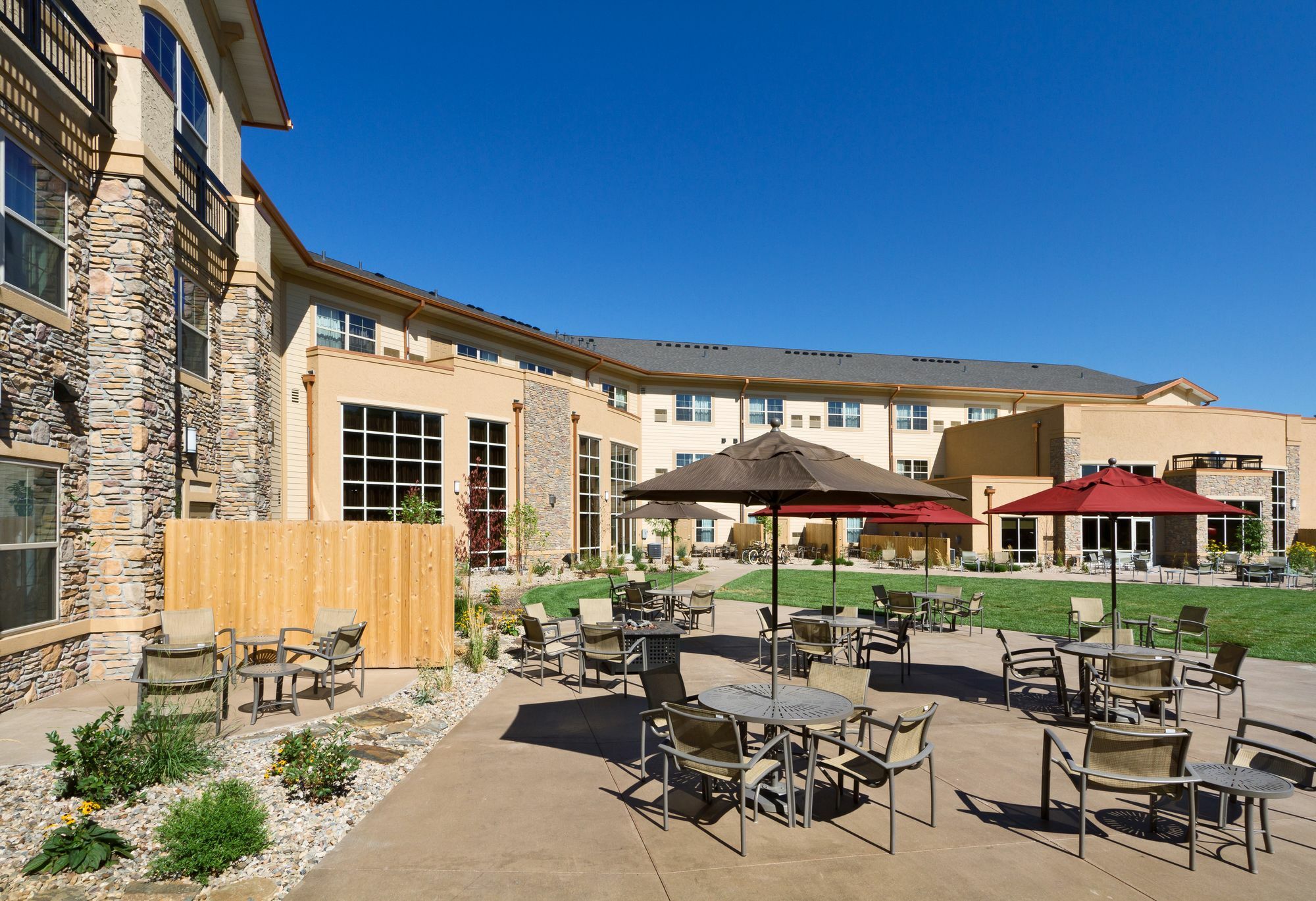Clubhouse Hotel And Suites Pierre Exterior photo